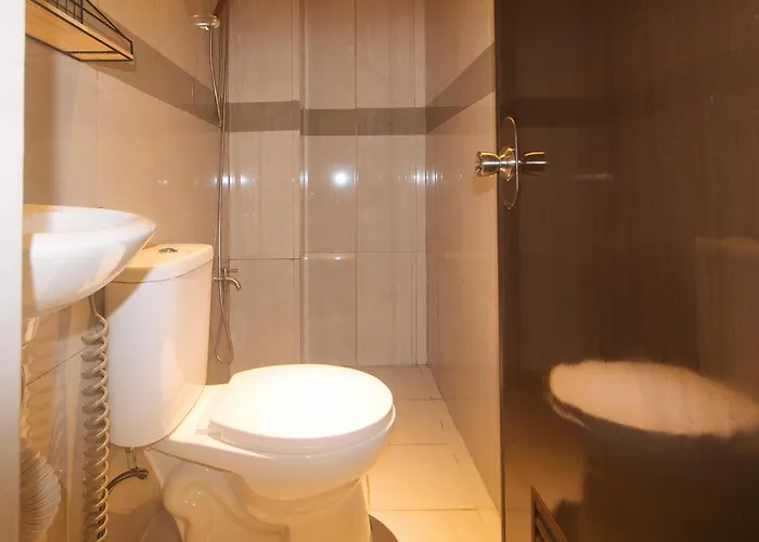 Hotel Urbanview At Mherylle's Near Ust Manila